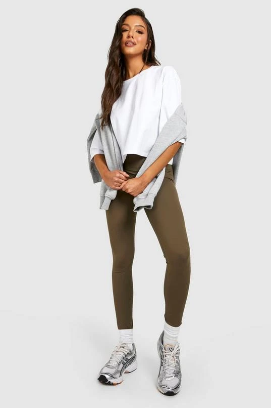 BOOHOO Boxy Crop T-Shirt Two Pack 3 BOOHOO Boxy Crop T-Shirt Two Pack - Image 3