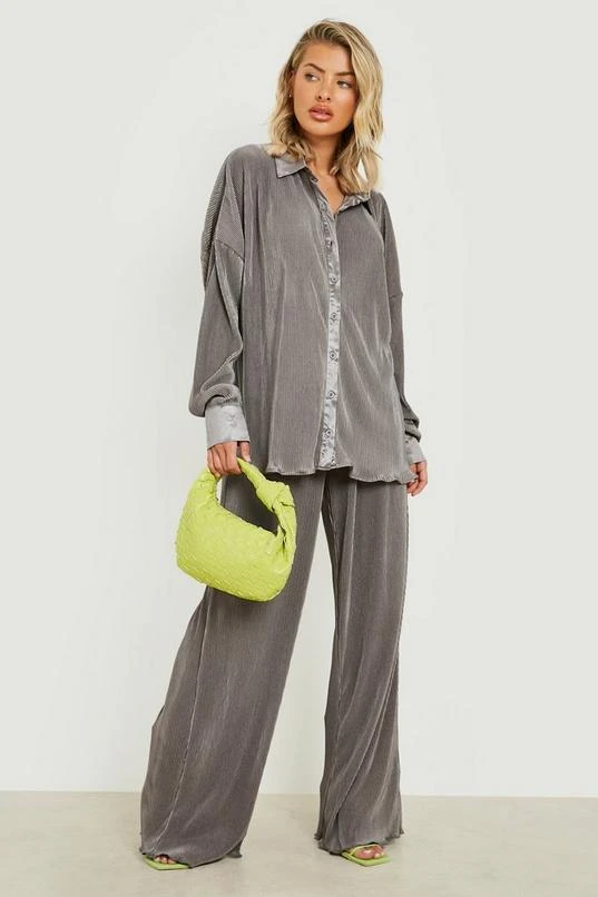 BOOHOO Premium Plisse Flared Hem Pants 3 BOOHOO Premium Plisse Flared Hem Pants - Image 3