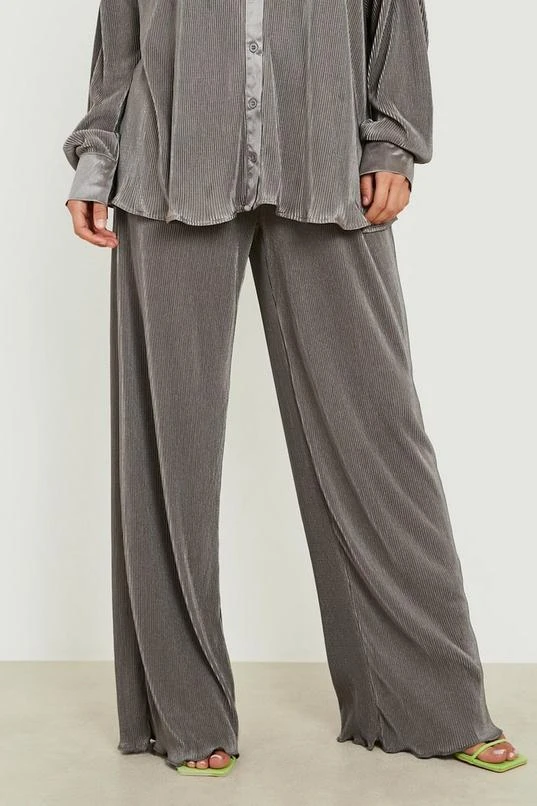 BOOHOO Premium Plisse Flared Hem Pants 4 BOOHOO Premium Plisse Flared Hem Pants - Image 4