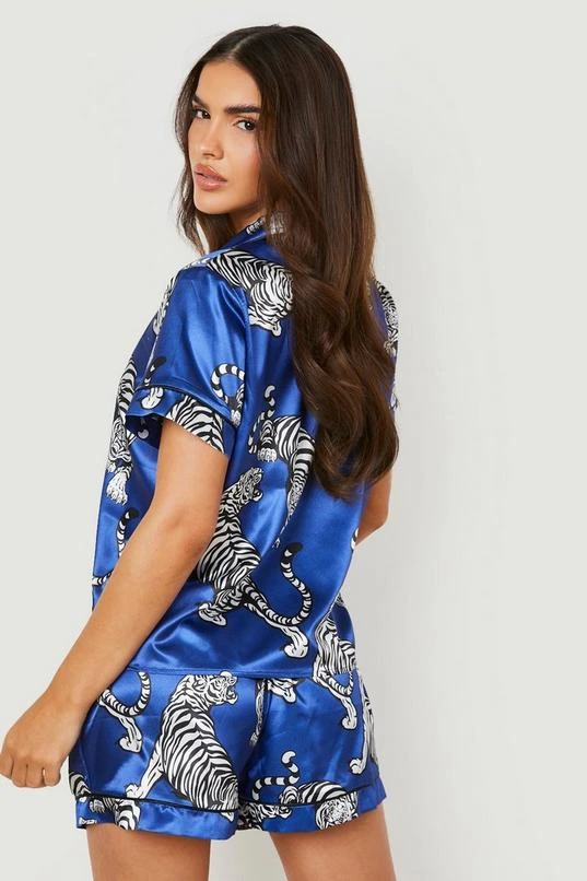 BOOHOO Tiger Print Satin Pj Short Set 2 BOOHOO Tiger Print Satin Pj Short Set - Image 2