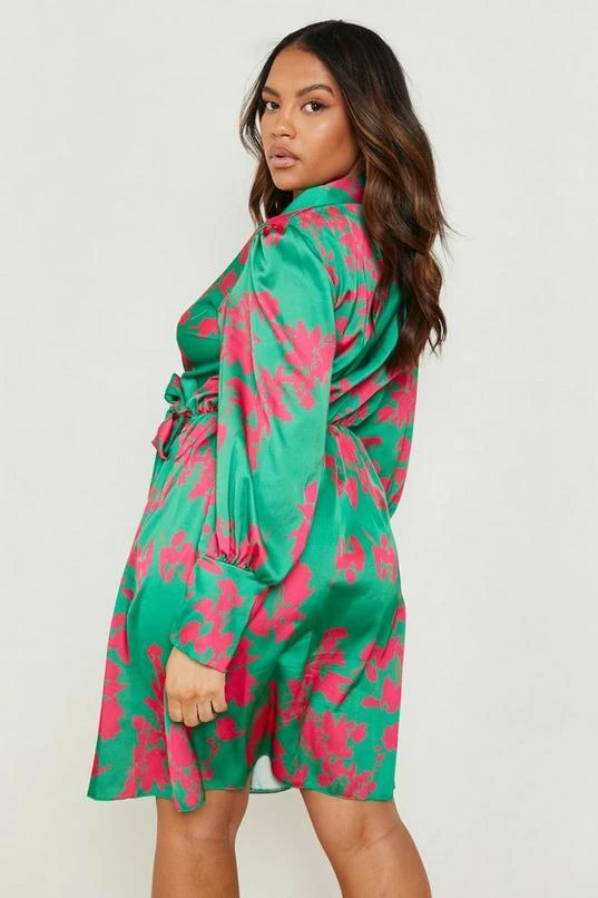 BOOHOO Plus Satin Floral Print Wrap Skater Dress 2 BOOHOO Plus Satin Floral Print Wrap Skater Dress - Image 2