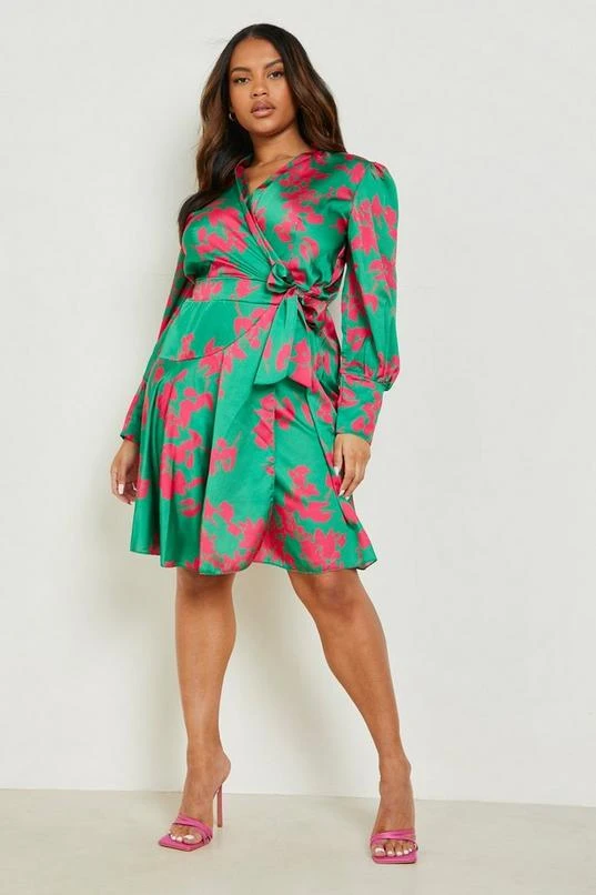 BOOHOO Plus Satin Floral Print Wrap Skater Dress 3 BOOHOO Plus Satin Floral Print Wrap Skater Dress - Image 3