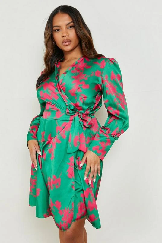 BOOHOO Plus Satin Floral Print Wrap Skater Dress 4 BOOHOO Plus Satin Floral Print Wrap Skater Dress - Image 4