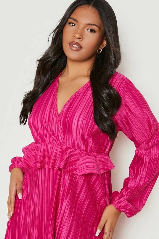BOOHOO Plus Plisse Ruffle Detail Midi Dress 4 BOOHOO Plus Plisse Ruffle Detail Midi Dress - Image 4