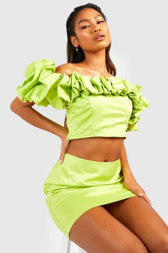 BOOHOO Satin Volume Off The Shoulder Crop 4 BOOHOO Satin Volume Off The Shoulder Crop - Image 4