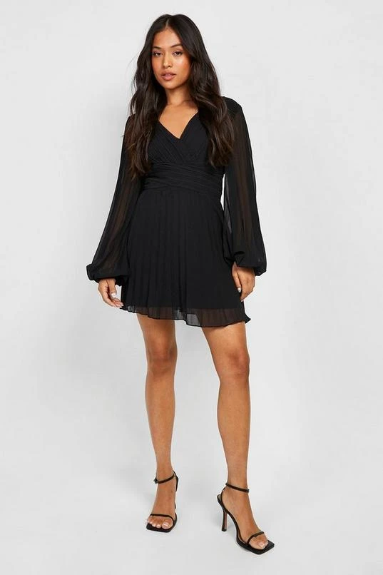 BOOHOO Petite Pleated Plunge Wrap Skater Dress 3 BOOHOO Petite Pleated Plunge Wrap Skater Dress - Image 3