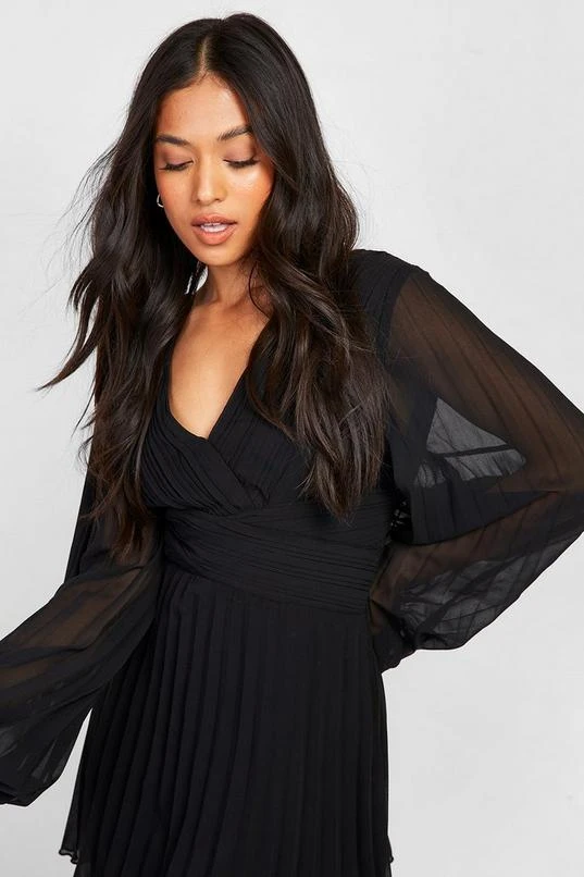 BOOHOO Petite Pleated Plunge Wrap Skater Dress 4 BOOHOO Petite Pleated Plunge Wrap Skater Dress - Image 4