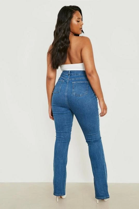 BOOHOO Plus Flared Leg Waist Button Detail Jean 2 BOOHOO Plus Flared Leg Waist Button Detail Jean - Image 2