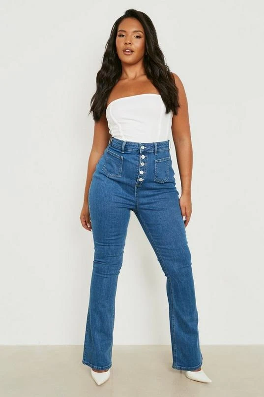 BOOHOO Plus Flared Leg Waist Button Detail Jean 3 BOOHOO Plus Flared Leg Waist Button Detail Jean - Image 3