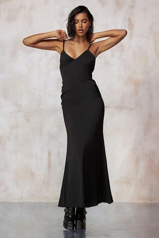 BOOHOO Kourtney Kardashian Barker Maxi Satin Dress 3 BOOHOO Kourtney Kardashian Barker Maxi Satin Dress - Image 3