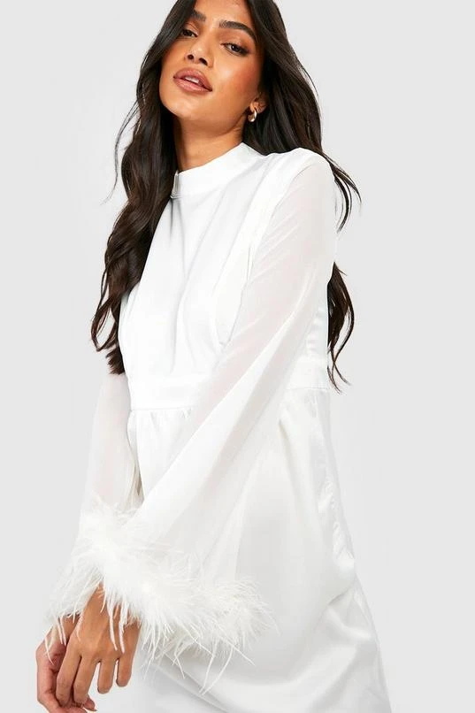 BOOHOO Maternity Occasion Feather Cape Midi Dress 4 BOOHOO Maternity Occasion Feather Cape Midi Dress - Image 4