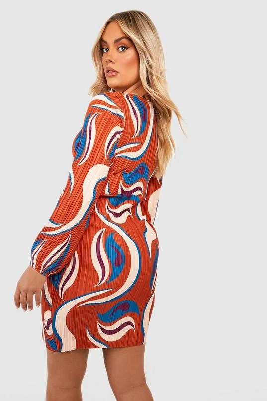 BOOHOO Plus Abstract Plisse Twist Front Dress 2 BOOHOO Plus Abstract Plisse Twist Front Dress - Image 2