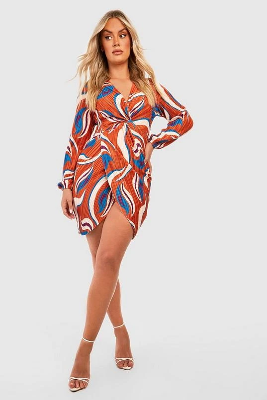BOOHOO Plus Abstract Plisse Twist Front Dress 3 BOOHOO Plus Abstract Plisse Twist Front Dress - Image 3