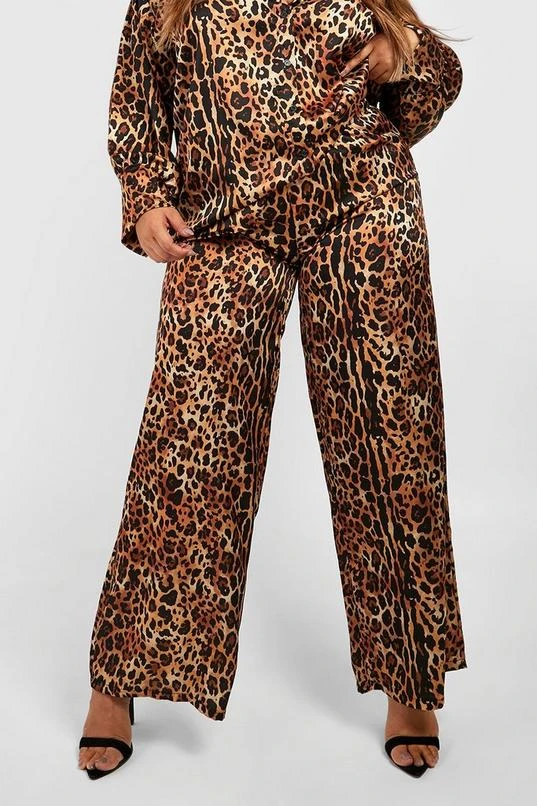 BOOHOO Plus Satin Leopard Print Two-Piece Pants 4 BOOHOO Plus Satin Leopard Print Two-Piece Pants - Image 4