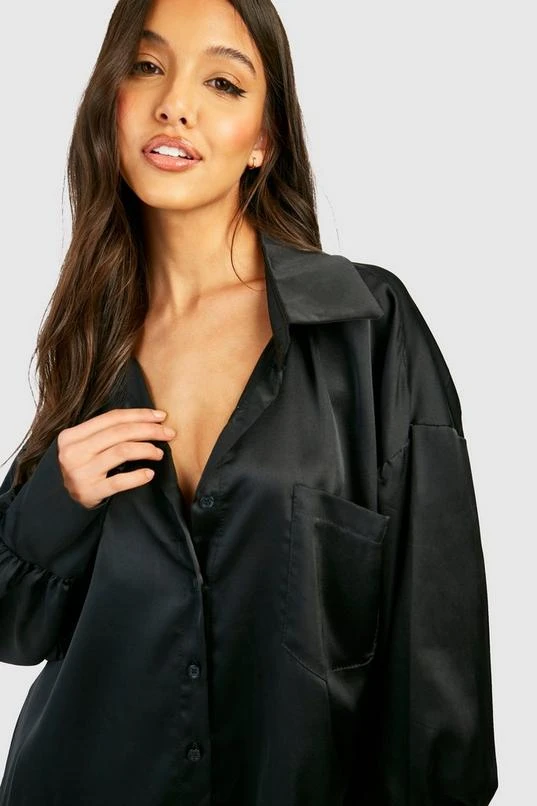 BOOHOO Satin Longline Relaxed Fit Shirt 4 BOOHOO Satin Longline Relaxed Fit Shirt - Image 4