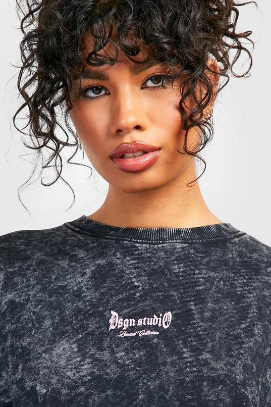 BOOHOO Acid Wash Oversized Graphic Sweatshirt Dress 4 BOOHOO Acid Wash Oversized Graphic Sweatshirt Dress - Image 4