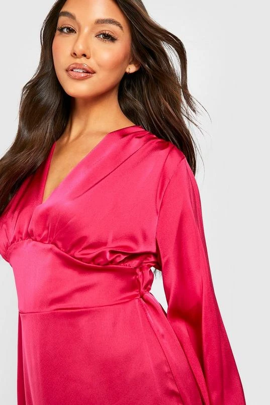 BOOHOO Satin Batwing Plunge Midi Dress 4 BOOHOO Satin Batwing Plunge Midi Dress - Image 4