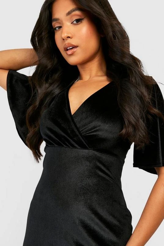 BOOHOO Petite Angel Sleeve Velvet Maxi Dress 4 BOOHOO Petite Angel Sleeve Velvet Maxi Dress - Image 4