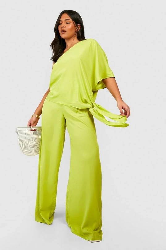 BOOHOO Plus Asymmetric Top & Wide Leg Pants Two-Piece 3 BOOHOO Plus Asymmetric Top & Wide Leg Pants Two-Piece - Image 3