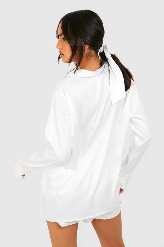 BOOHOO Premium Bride Embroidered Satin Pajama Short Set And Bow 2 BOOHOO Premium Bride Embroidered Satin Pajama Short Set And Bow - Image 2