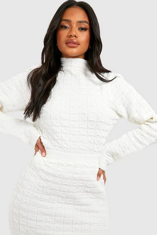 BOOHOO Premium Textured Waffle Knitted Top And Maxi Skirt Two-Piece 4 BOOHOO Premium Textured Waffle Knitted Top And Maxi Skirt Two-Piece - Image 4