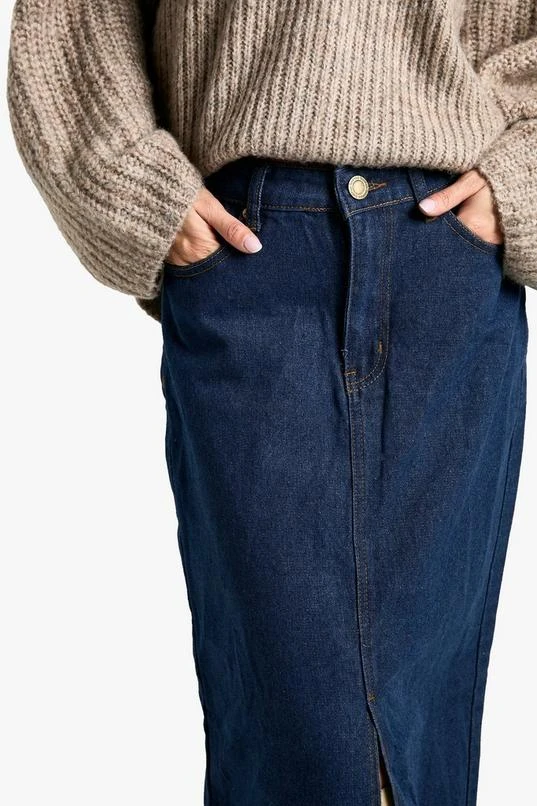 BOOHOO Dark Wash Split Front Denim Maxi Skirt 4 BOOHOO Dark Wash Split Front Denim Maxi Skirt - Image 4