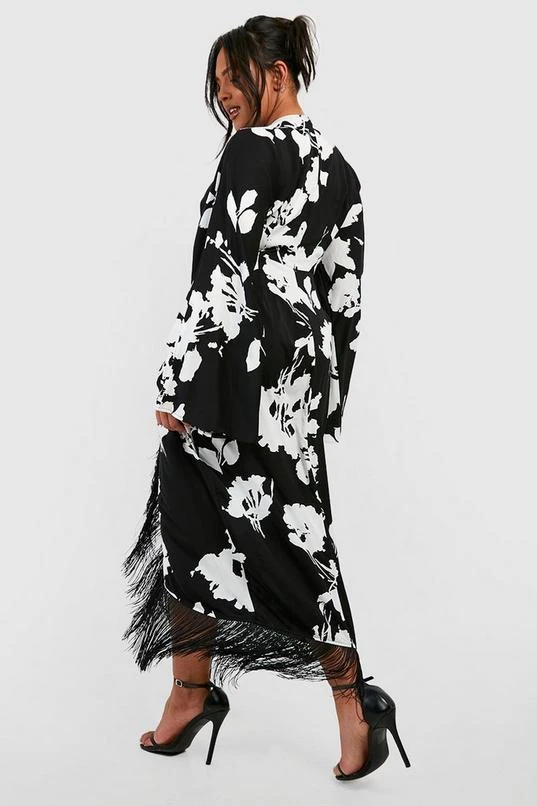 BOOHOO Plus Tassel Hem Wrap Dress 2 BOOHOO Plus Tassel Hem Wrap Dress - Image 2