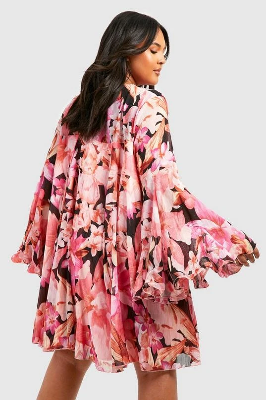 BOOHOO Plus Floral Print Flared Sleeve Smock Dress 2 BOOHOO Plus Floral Print Flared Sleeve Smock Dress - Image 2