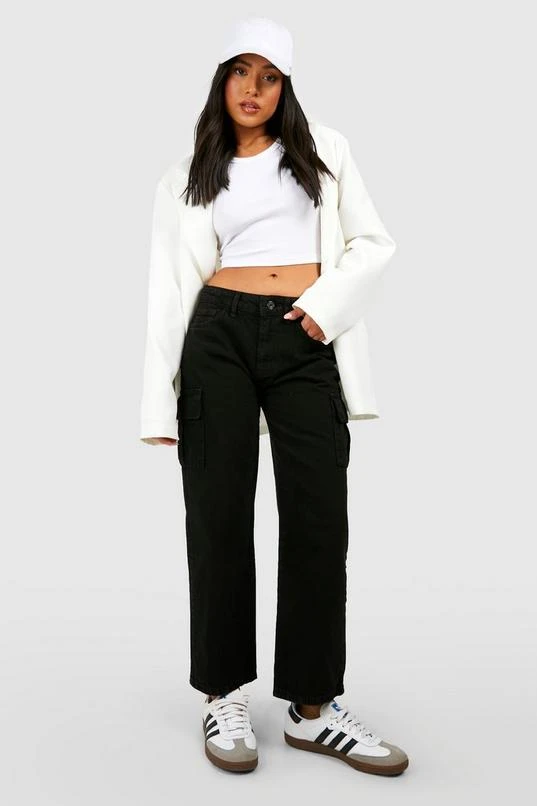BOOHOO Petite Cargo Pocket Boyfriend Jeans 1 BOOHOO Petite Cargo Pocket Boyfriend Jeans