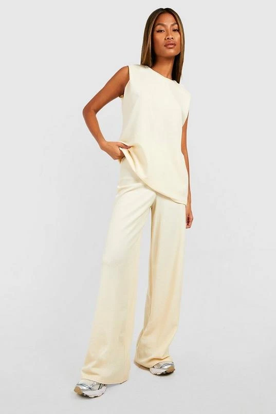 BOOHOO Crinkle Rib Shoulder Pad Relaxed Fit Top 3 BOOHOO Crinkle Rib Shoulder Pad Relaxed Fit Top - Image 3