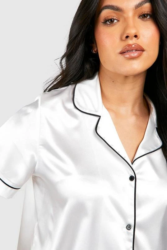 BOOHOO Maternity Satin Button Down Pj Short Set 4 BOOHOO Maternity Satin Button Down Pj Short Set - Image 4
