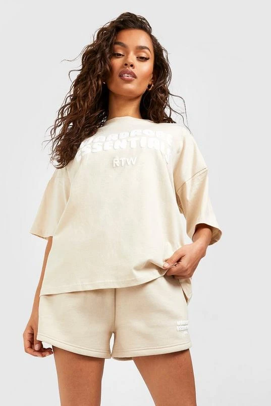 BOOHOO Wardrobe Essentials Graphic T-Shirt & Sweat Short Set 3 BOOHOO Wardrobe Essentials Graphic T-Shirt & Sweat Short Set - Image 3