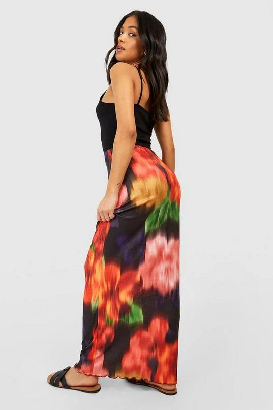 BOOHOO Petite Blurred Floral Print Onion Skin Maxi Skirt 2 BOOHOO Petite Blurred Floral Print Onion Skin Maxi Skirt - Image 2