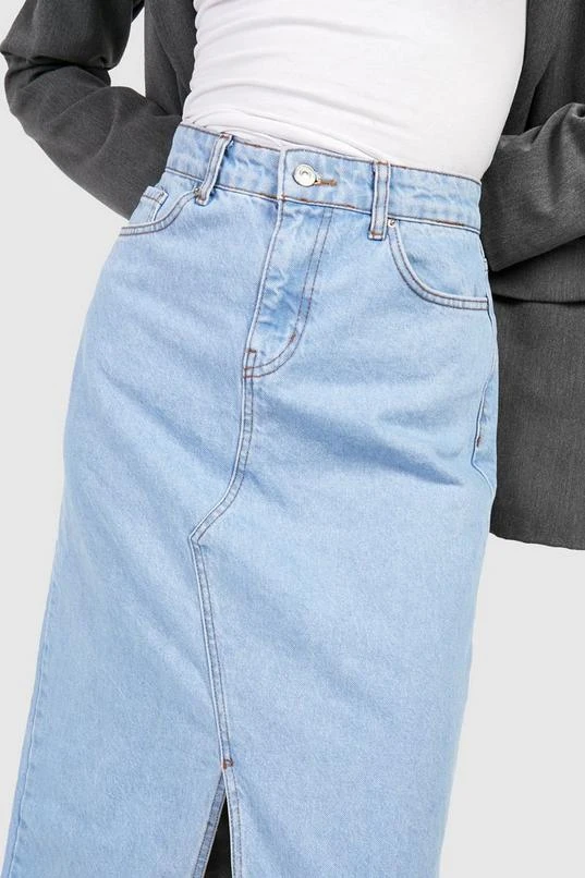 BOOHOO Split Front Fray Hem Denim Midi Skirt 4 BOOHOO Split Front Fray Hem Denim Midi Skirt - Image 4