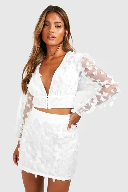 BOOHOO Butterfly Detail Plunge Cropped Top 1 BOOHOO Butterfly Detail Plunge Cropped Top