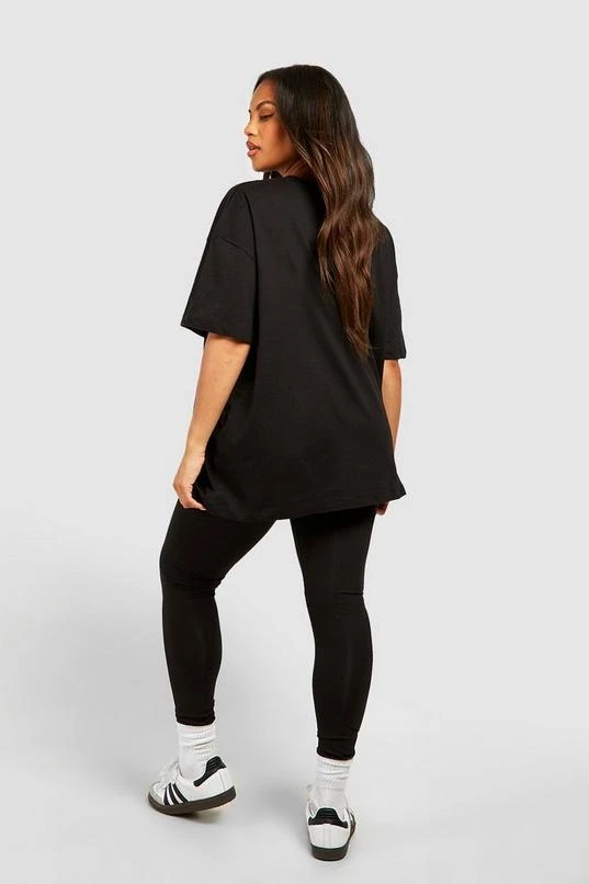 BOOHOO Plus Oversized T-shirt And Legging Set 2 BOOHOO Plus Oversized T-shirt And Legging Set - Image 2