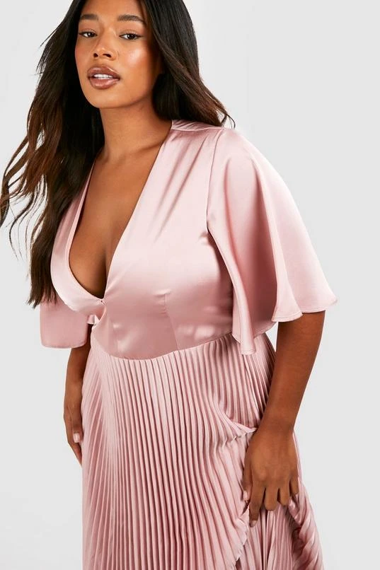BOOHOO Plus Satin Pleated Plunge Occasion Maxi Dress 4 BOOHOO Plus Satin Pleated Plunge Occasion Maxi Dress - Image 4