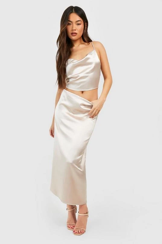 BOOHOO Satin Floaty Midi Skirt 3 BOOHOO Satin Floaty Midi Skirt - Image 3