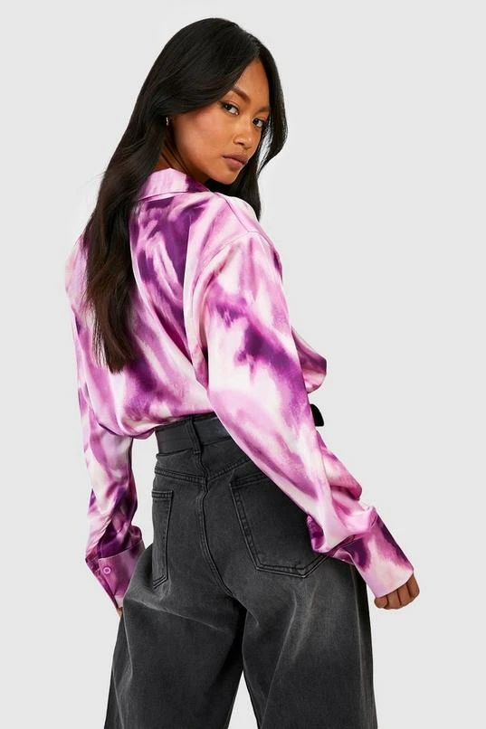 BOOHOO Abstract Satin Fitted Shoulder Pad Shirt 2 BOOHOO Abstract Satin Fitted Shoulder Pad Shirt - Image 2
