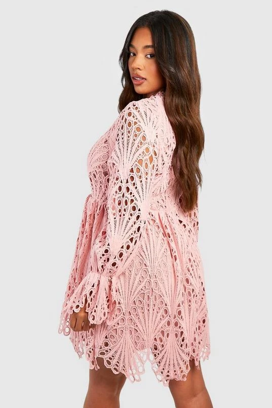 BOOHOO Plus Flared Sleeve Lace Skater Dress 2 BOOHOO Plus Flared Sleeve Lace Skater Dress - Image 2