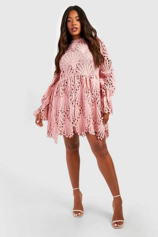 BOOHOO Plus Flared Sleeve Lace Skater Dress 3 BOOHOO Plus Flared Sleeve Lace Skater Dress - Image 3
