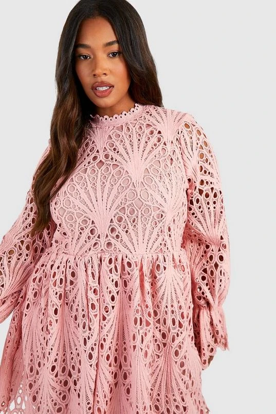 BOOHOO Plus Flared Sleeve Lace Skater Dress 4 BOOHOO Plus Flared Sleeve Lace Skater Dress - Image 4