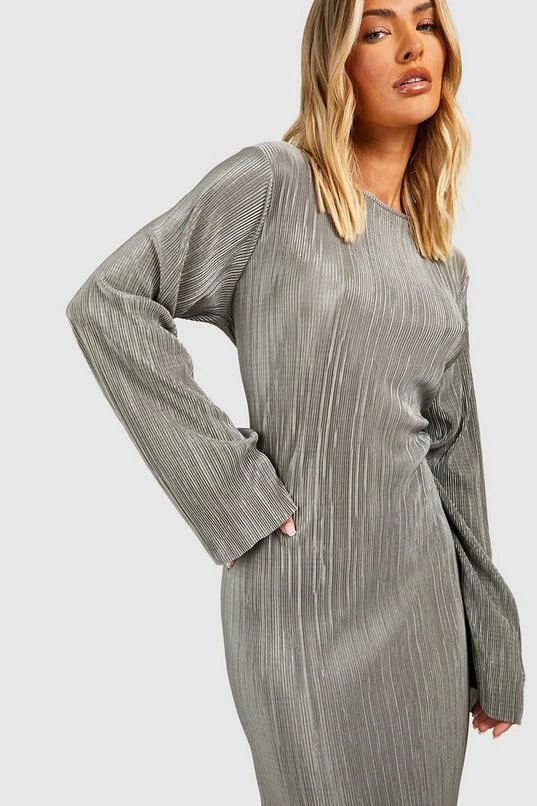 BOOHOO Plisse Flare Sleeve Maxi Dress 3 BOOHOO Plisse Flare Sleeve Maxi Dress - Image 3
