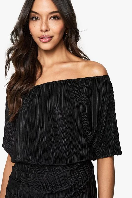 BOOHOO Plisse Off The Shoulder Midi Dress 4 BOOHOO Plisse Off The Shoulder Midi Dress - Image 4