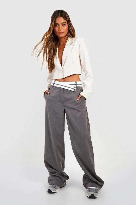 BOOHOO Basic Woven Single Button Crop Blazer 3 BOOHOO Basic Woven Single Button Crop Blazer - Image 3