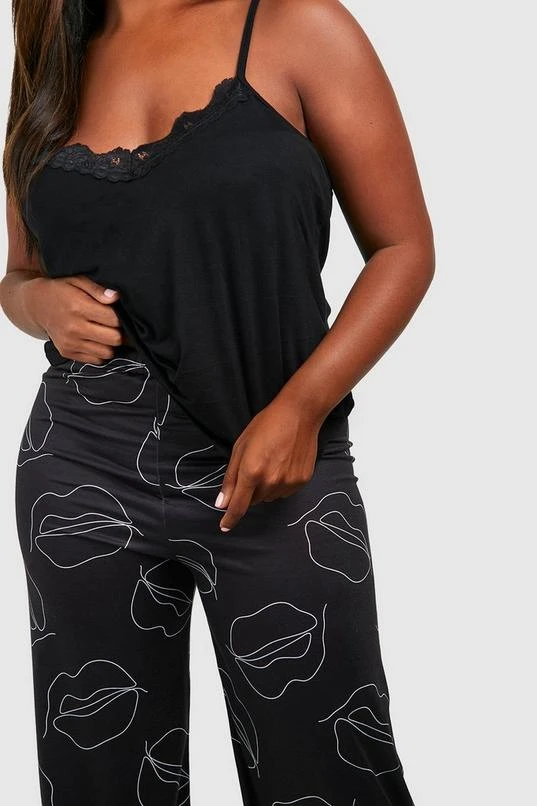 BOOHOO Plus Lip Print Pj Pants Set 4 BOOHOO Plus Lip Print Pj Pants Set - Image 4