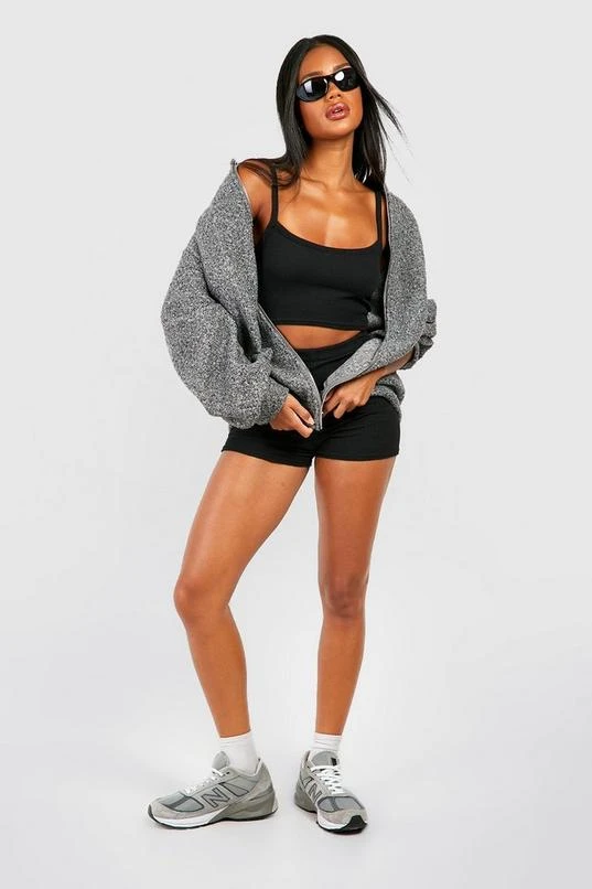 BOOHOO Ribbed Square Neck Bralette & Shorts 3 BOOHOO Ribbed Square Neck Bralette & Shorts - Image 3