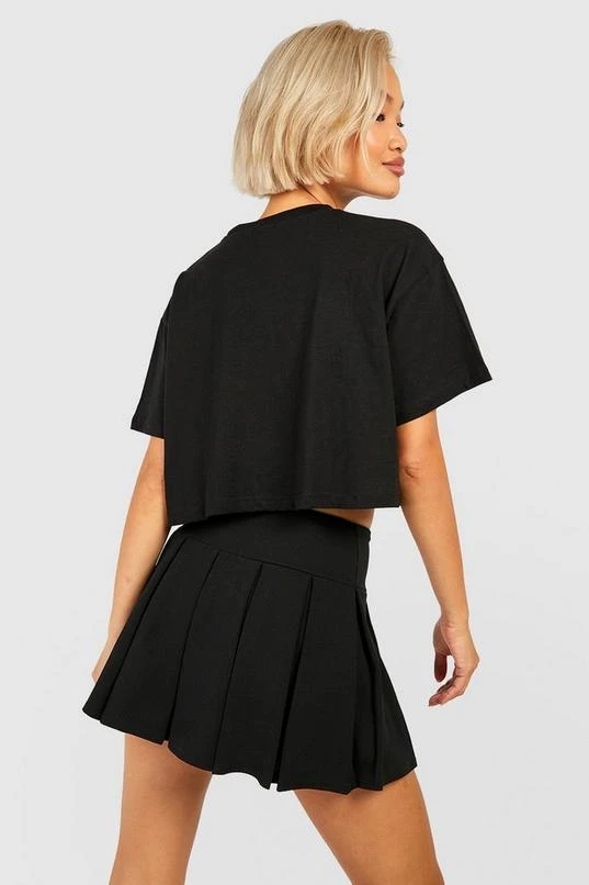 BOOHOO V Waistband Pleated Tennis Skirt 2 BOOHOO V Waistband Pleated Tennis Skirt - Image 2
