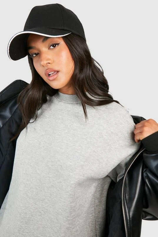 BOOHOO Petite Dsgn Studio Embroided Tracksuit 4 BOOHOO Petite Dsgn Studio Embroided Tracksuit - Image 4