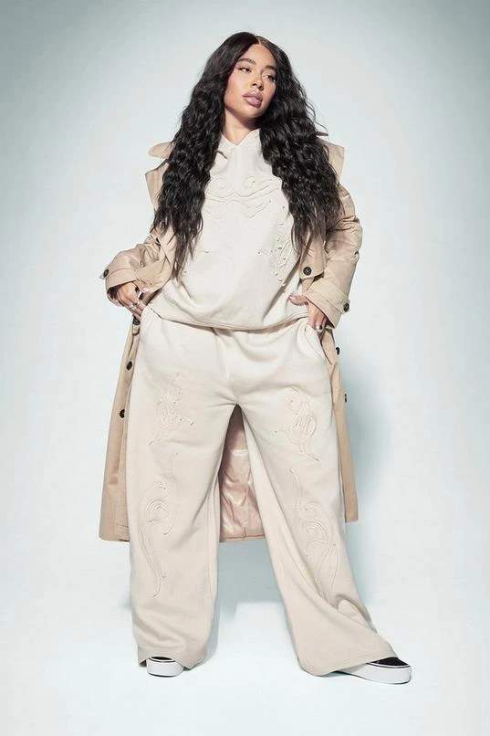 BOOHOO Kourtney Kardashian Barker Applique Jogger 1 BOOHOO Kourtney Kardashian Barker Applique Jogger